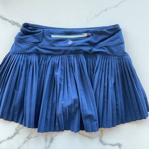 Athleta Girls navy blue tennis skirt, *EXCELLENT* condition, size L/12